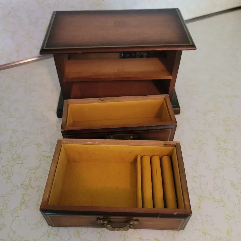 Vintage jewelry wood